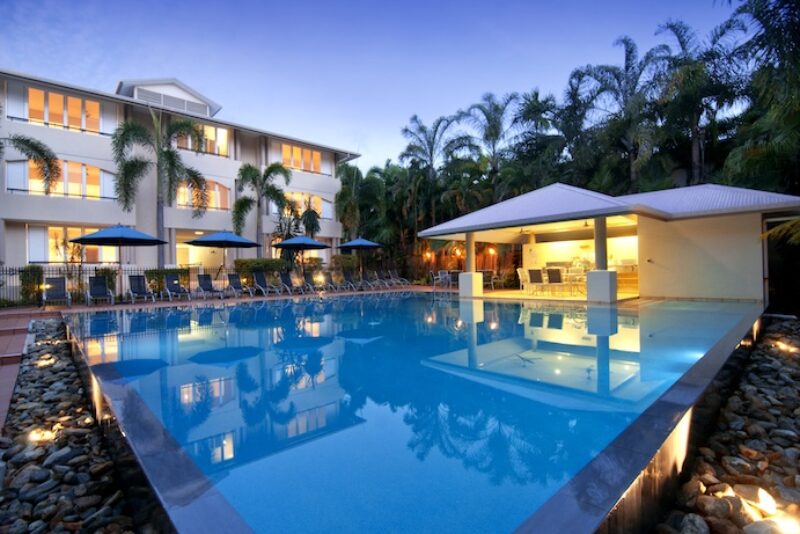 cayman-villas-port-douglas-pool-relaxing-area-night