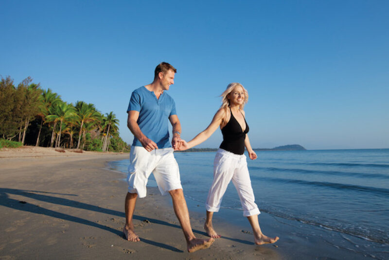 port-douglas-four-mile-beach-couple-walking-holding-hands