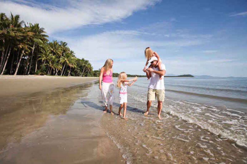 port-douglas-four-mile-beach-family-walking-on-beach